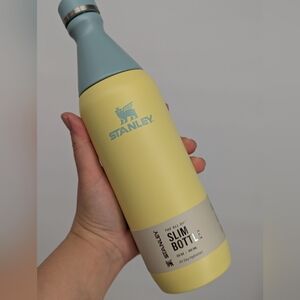 NEW Stanley All Day Slim Bottle 20 OZ water bottle Pomelo Yellow New Anti Spill
